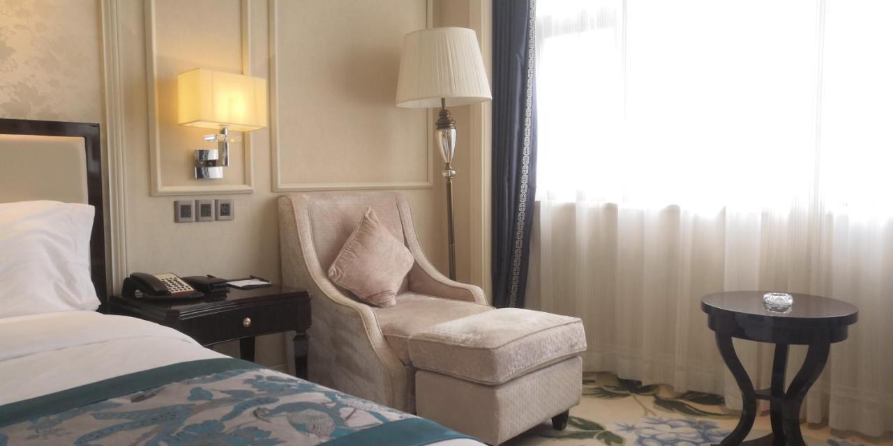 Century Palace Hotel Huizhou  Bagian luar foto